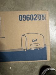 Scott 0960204 coreless jumbo roll bath tissue dispenser