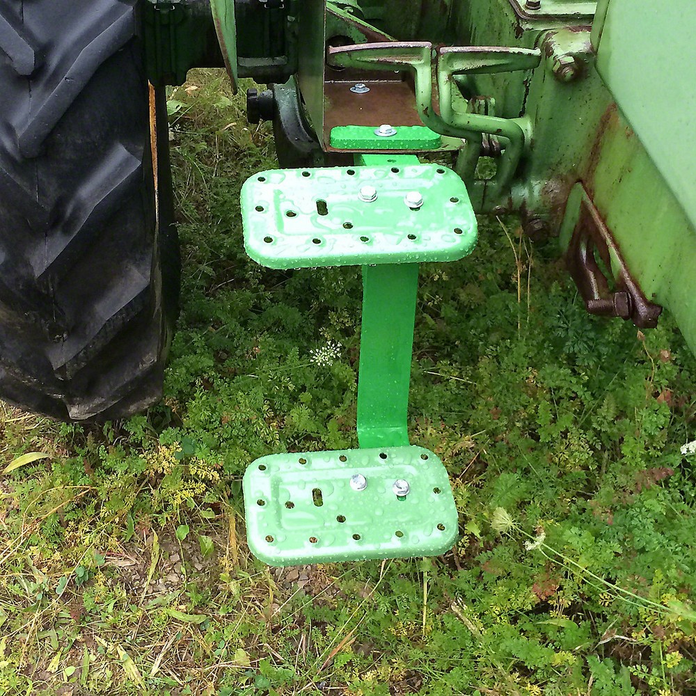 2 STEP & BRACKET M MT JOHN DEERE JD 3114