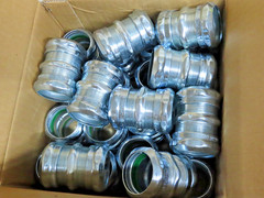 Bridgeport 264-SRT 1-1/2″ Raintight EMT Steel Coupling (Pack of 25)