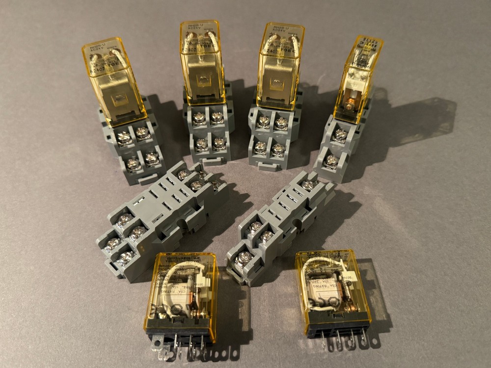 IDEC RH2B-UAC24V / RH1B-UAC24V Plug-in “Ice Cube” Relays with DIN Sockets