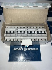 BOX OF 4 NIB SIEMENS 5SX2 305-8 5SX2305-8 CIRCUIT BREAKER 0.5 AMP 0.5A 3P 400V