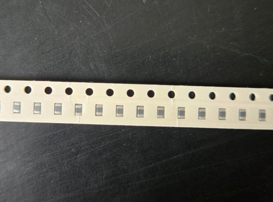 14pcs 220 Ohms @ 100 MHz Ferrite Bead 0402 (1005 Metric) 250mA 1Ohm BLM15HB221SN