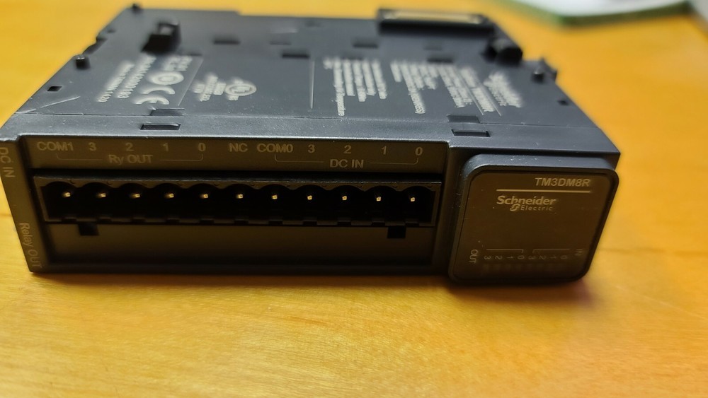 Schneider Electric TM3DM8R Modicon TM3 8 IO 4 inputs 4 relay outputs 24V