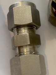 Lot of 17pc Swagelok Stainless Steel Union Fitting, 3/8″ OD Tube, SS-600-6