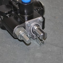 Chief Directional Control Valve 220572, Four Position, 1/2″ NPT, 25 GPM, Detent