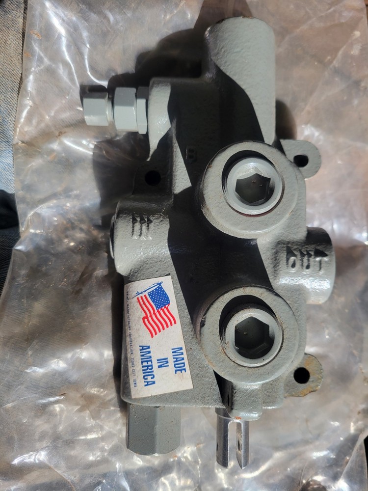 Prince 4 Ways Monoblock Hydraulic Directional Valve with 20 Flow Capacity (GPM)