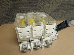 FERRAZ SHAWMUT FUSERBLOC DISCONNECT FBJ200SO 200A AMP 3 POLE w/ FUSES