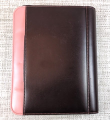 Franklin Covey Day One Classic Zip Binder w/Handles 7 Rings 1″ Brown Pink
