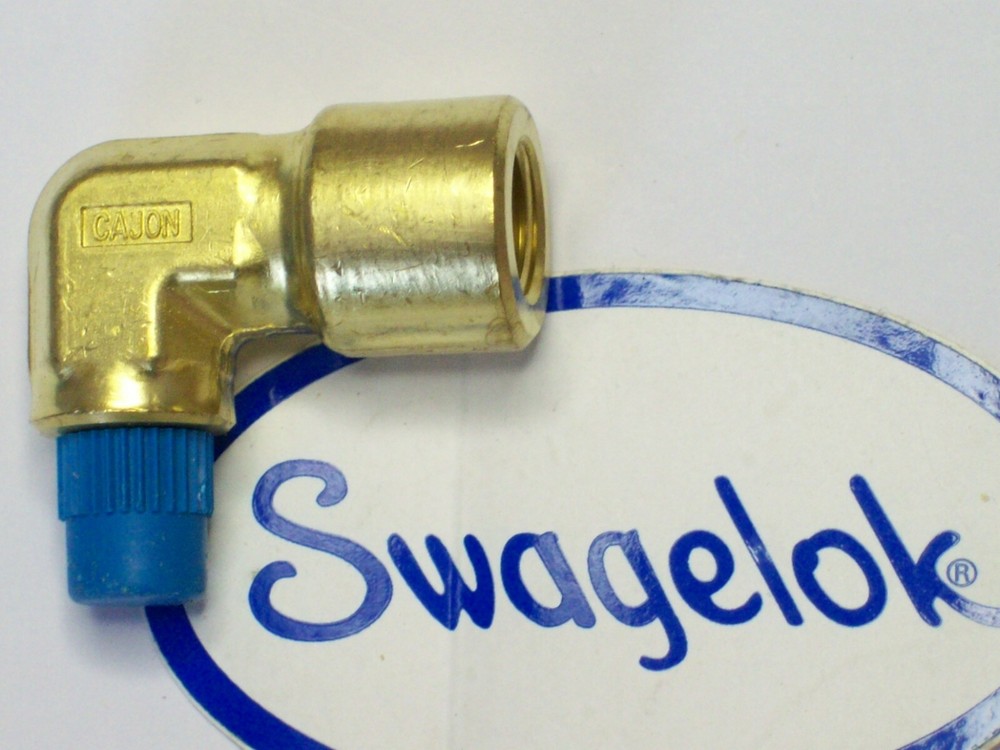 1- Cajon Swagelok Brass Reducing Street Elbow, 1/8″ FNPT x 1/16″ MNPT, B-2-RSE-1