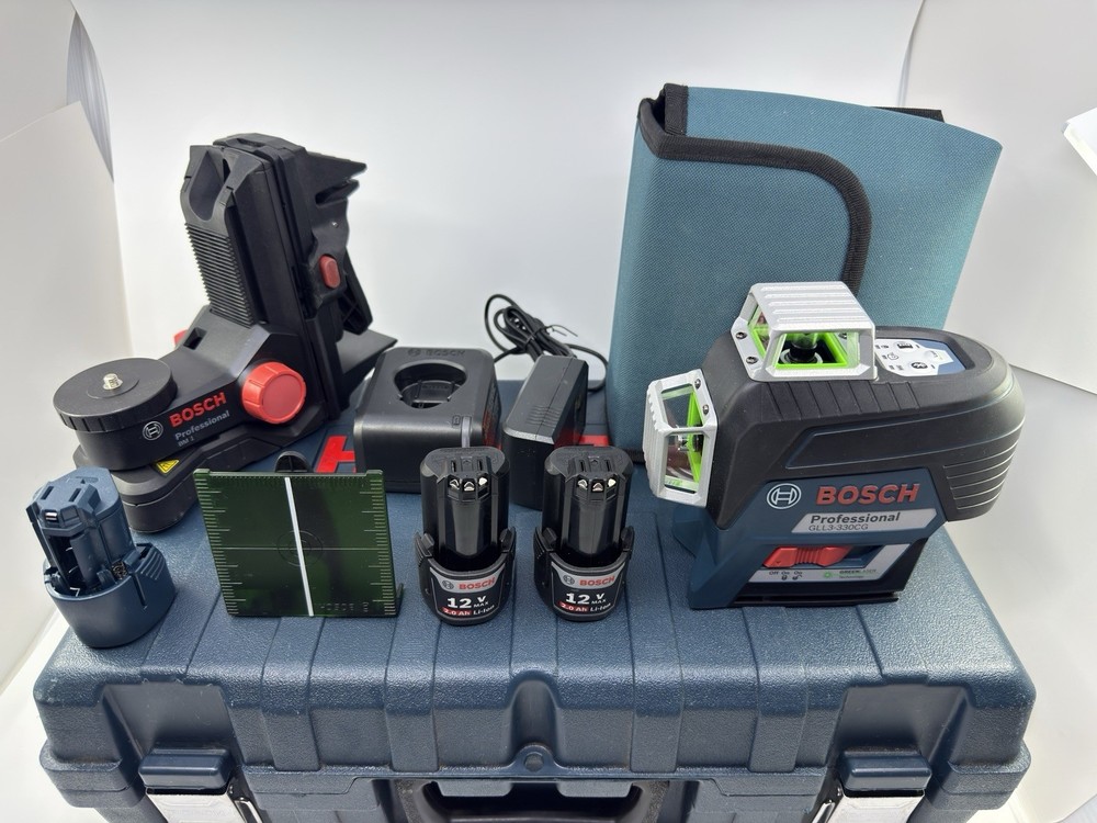 BOSCH GLL3-330CG LASER LEVEL W/ 2 Batteries, Charger, Base Mount, Target, Case