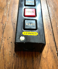 STANLEY AUTOMATIC OPENER 320-663 3 BUTTON STATION OPEN, STOP, CLOSE