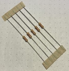 820 Ohm, 5%, 250 mWatt, Metal Film Resistor, Unbranded, 5 Each