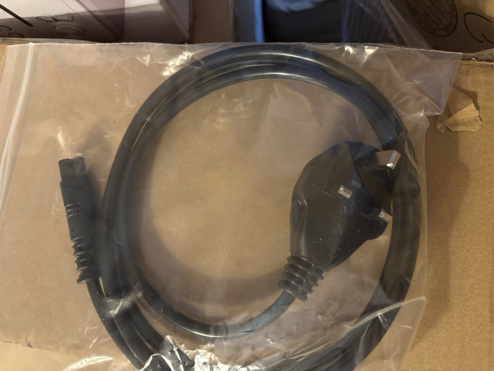New United Kingdom 3-PIN AC Plug Cord Set With C5 Connector Set 2.5A