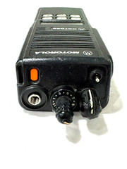 Motorola MTS2000 H01SDF9PW1BN UHF 470-512 – No Battery NO Antenna “Screen Issue”