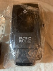 Pacific Blue Ultra‚ Manual Soap & Sanitizer Dispenser Starter Kit by GP PRO