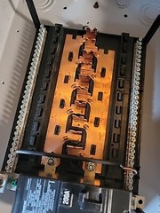 P2040B1200CU Siemens PL Series Load Center, 1P 3W 120/240V 200A 20S/40C