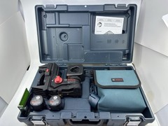 BOSCH GLL3-330CG LASER LEVEL W/ 2 Batteries, Charger, Base Mount, Target, Case