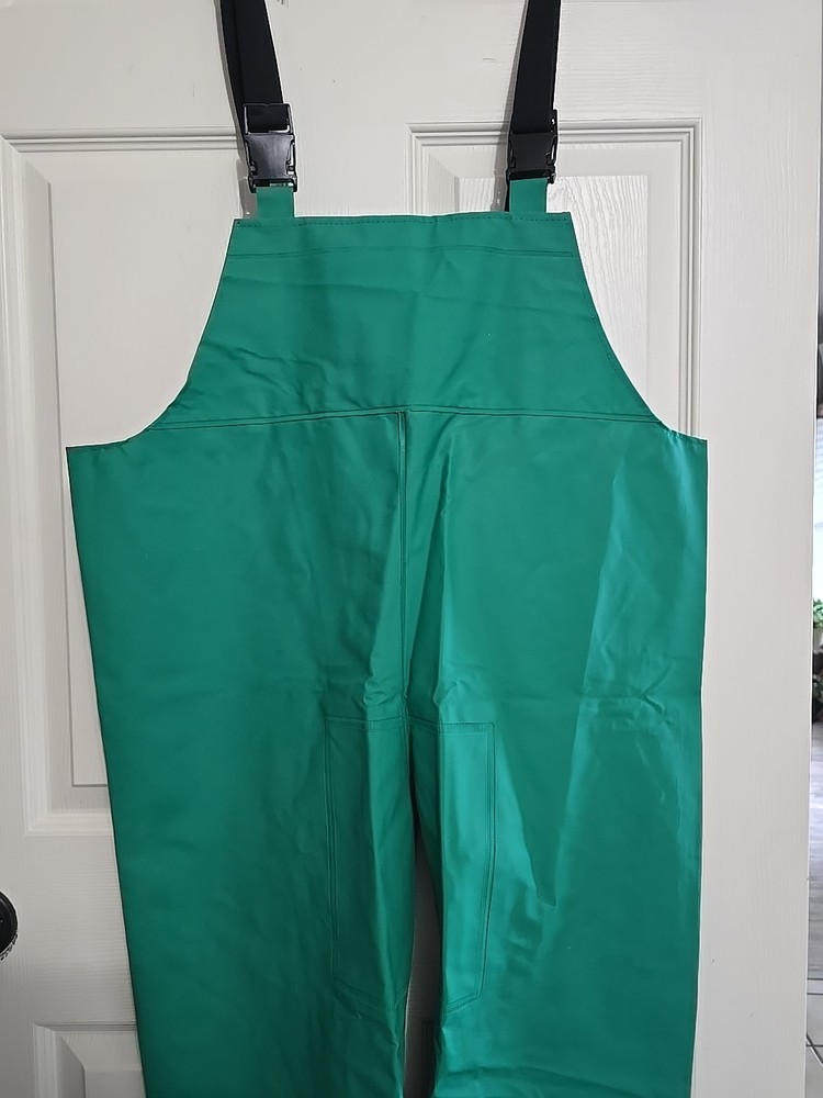 River City Protective Gear Men’s Sz M NEW Green Coveralls Flame Resistant Tested
