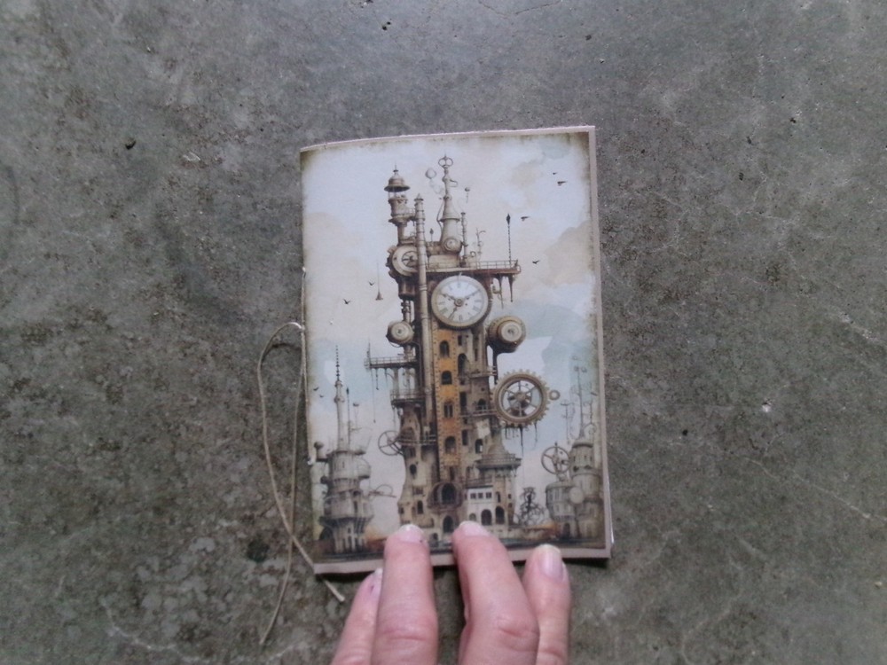 JUNK JOURNAL APPROX. 36 PAGES SIZE APPROX. 4″ X 6″ LOTS OF JOURNALING PLACES Q