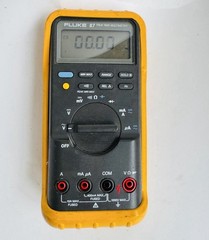 Fluke 87 True RMS Auto-Ranging CAT III Handheld Digital Multimeter 1000V 10A