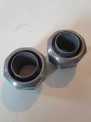 2 – 1 1/4″ NOS Thomas & Betts Straight Liquidtite Conduit Zinc Diecast Connector