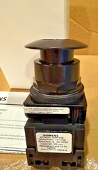 Siemens 52BP2D2AB Illuminated Push-Pull Switch 30 mm 1NO/1NC Mushroom Head