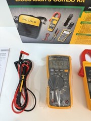 FLUKE 117/323KIT ELECTRICIANS COMBO KIT (NEW) SHIPS FAST MFD-2026
