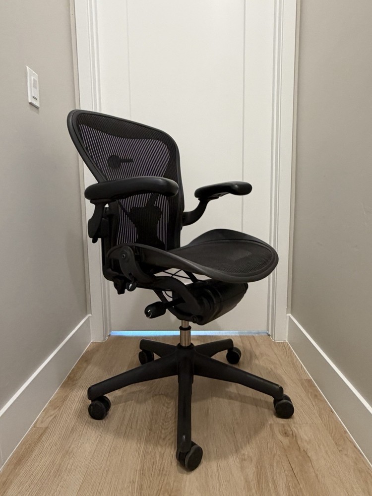 Herman Miller Aeron Classic Desk Chair | Size C | Black | 9.5/10