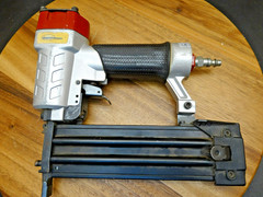 Northern Industrial 18 Gauge Model No. 123001 Finish Air Nailer 3/4″ to 2″