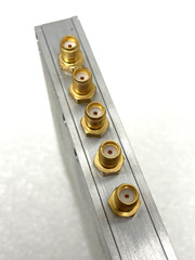 MINI-CIRCUITS POWER SPLITTER 500-5000 MHz ZN4PD1-50-S+ RF 4-WAY QTY AVAIL