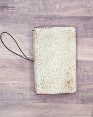 Foxy Fix Leather Notebook Cover, Off White Snowflake, 4.5″x7.25″, Quad Elastics