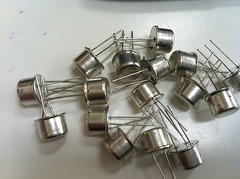 2 Pieces 2N5583 PNP Type Transistor TO-39 UNMARKED