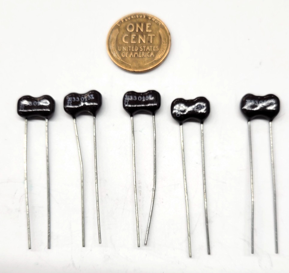 (5pcs) 330pF @ 500V -DIP SILVER MICA CAPACITOR- CORNELL DUBILIER 330PF-500V-CDM