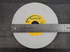 Norton Monocrystalline Aluminum Oxide Grinding Wheel 7″ Dia 3/8″ Thick 1-1/4″ Ar
