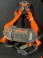 SafeWaze Fall Protection Safety Harness M-L with Belt