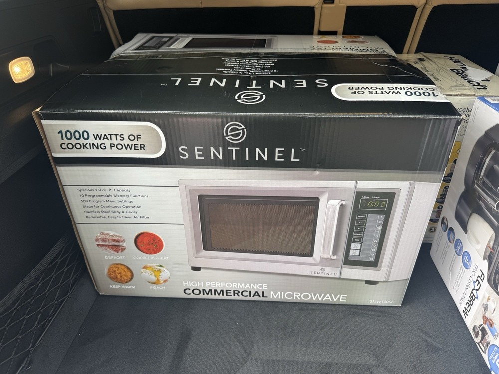 Sentinel SMW1000E 1 cu. ft. 1000 Watt Commercial Microwave Oven W/ Touch Pad