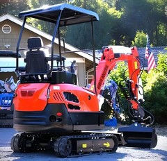 1.4 Ton Mini Excavator Tracked Crawler Kubota Diesel Engine w/ Side Swing Boom