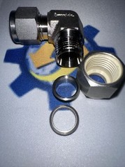 1- Swagelok Stainless Steel Union Elbow, 3/8″ OD Tube, SS-600-9