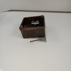 T&B 4000-N Phenolic 4″ Square Switch/Out Union Box With N-Bracket High Clamps