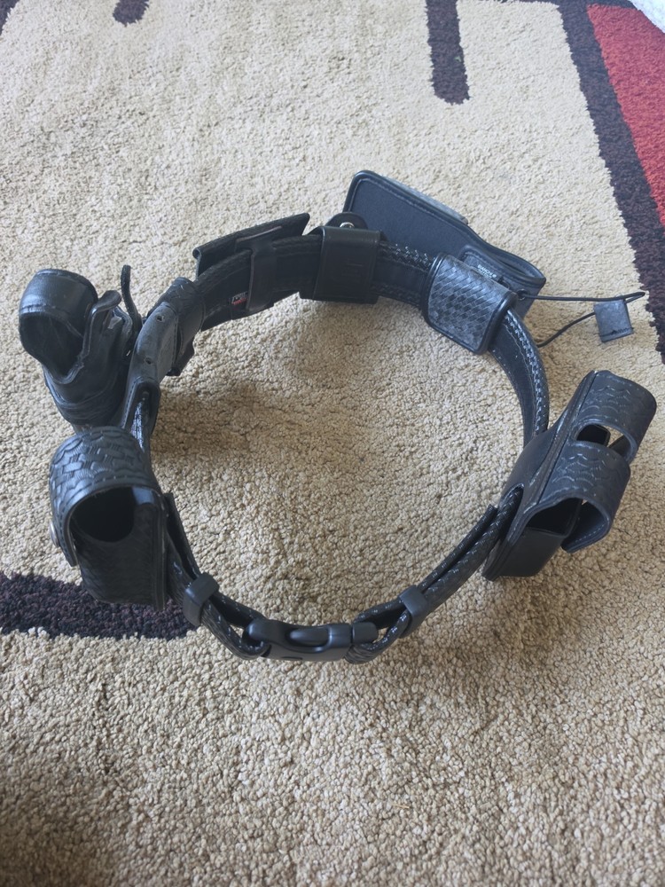 Uncle Mike’s Law Enforcement Belt With Extras Glock 17/22 Black Duty Medium M