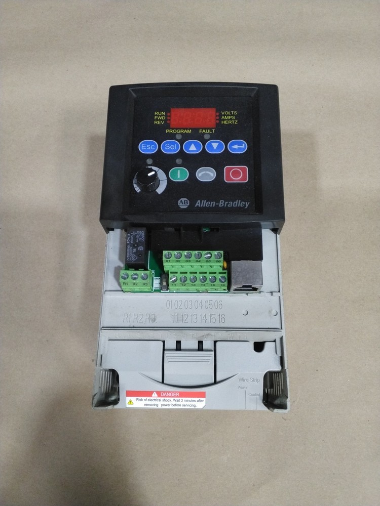 Allen-Bradley 22A-D8P7N104 PowerFlex 4 VFD AC Drive 3 Phase 5HP 3.7kW Series A