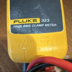 Fluke 323 True RMS Clamp Meter CAT III 400A 600V Digital w/ Test Leads
