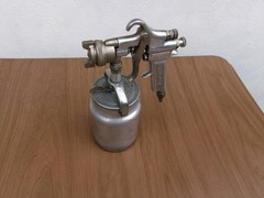DEVILBISS TYPE MBC PAINT SPRAY GUN WITH CANISTER # 30 TIP FREE SHIPPING