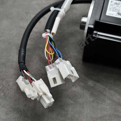 1pcs New Servo Motor for YASKAWA SGMAV-02ANA-YR13 200W 200VAC 1.5A