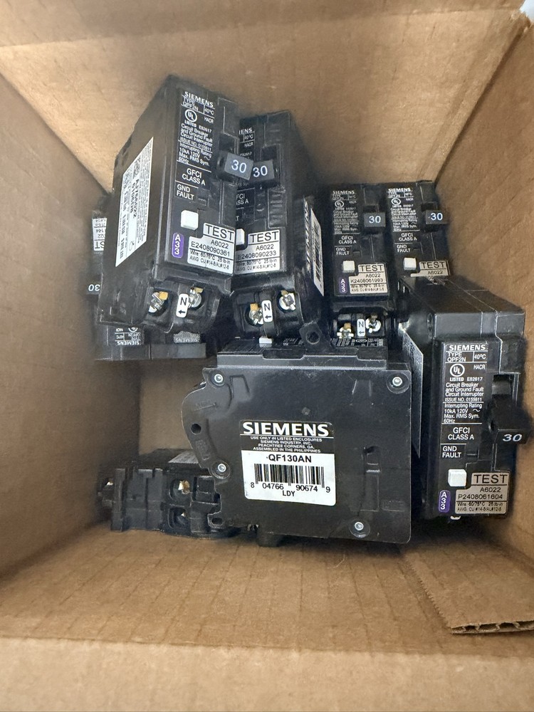 Siemens QF130AN 30 Amp 1-Pole 120V GFCI Plug-on Neutral Circuit Breaker 11 pcs