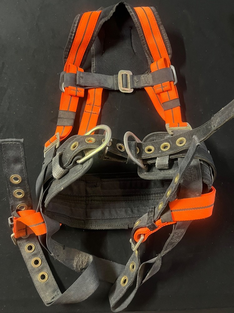 SafeWaze Fall Protection Safety Harness M-L with Belt