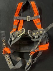 SafeWaze Fall Protection Safety Harness M-L with Belt