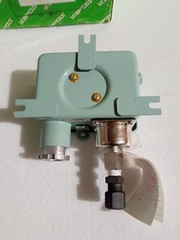 SAGINOMIYA ANS-C101WGQ PRESSURE CONTROLS RANGE -0.06-0.1 MPa MP 0.3 MPa NEW