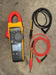 Fluke 902FC True-RMS HVAC Clamp Meter With Leads No Case