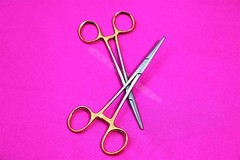 NEW 2 PREMIUM GOLD Kelly Hemostat Forceps 5.5″ STRAIGHT Surgical Stainless CE
